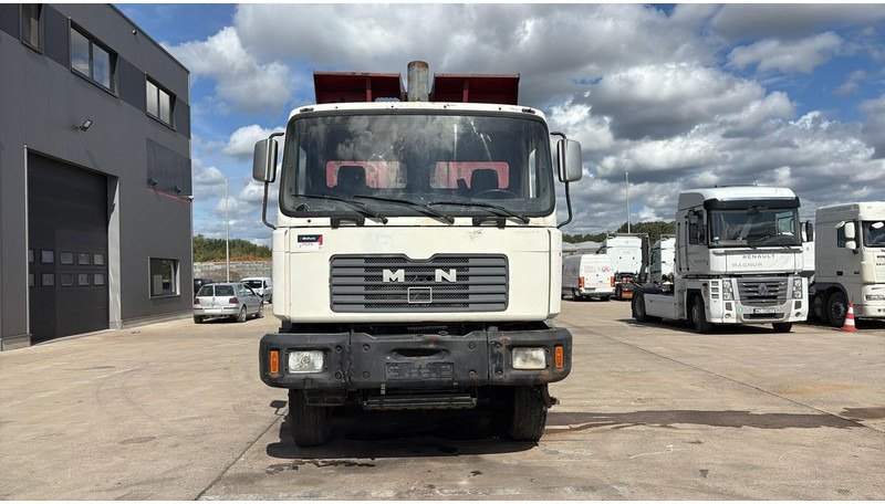 MAN 35.372 (MANUAL PUMP / 6 CYLINDER / BIG AXLE / STEEL SUSP.) - Kipper vrachtwagen: afbeelding 4 MAN 35.372 (MANUAL PUMP / 6 CYLINDER / BIG AXLE / STEEL SUSP.) - Kipper vrachtwagen: afbeelding 4