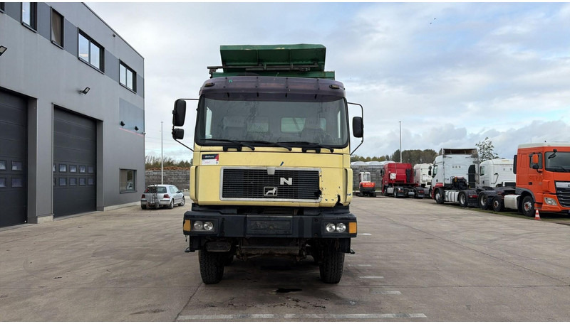 MAN 35.402 (8X8 / BIG AXLES / GRAND PONT / LAMES / STEEL SUSP. / 6 CYLINDER) - Kipper vrachtwagen: afbeelding 2 MAN 35.402 (8X8 / BIG AXLES / GRAND PONT / LAMES / STEEL SUSP. / 6 CYLINDER) - Kipper vrachtwagen: afbeelding 2