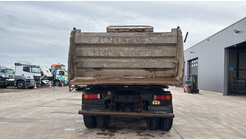 MAN 41.414 (6 CYLINDER / STEEL SUSP. / LAMES / BIG AXLE / GRAND PONT) - Kipper vrachtwagen: afbeelding 5 MAN 41.414 (6 CYLINDER / STEEL SUSP. / LAMES / BIG AXLE / GRAND PONT) - Kipper vrachtwagen: afbeelding 5