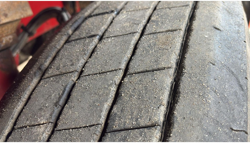 Chassis vrachtwagen MAN TGA 18.410 (POMPE MANUELLE / MANUAL PUMP / BOITE MANUELLE / MANUAL GEARBOX): afbeelding 9 Chassis vrachtwagen MAN TGA 18.410 (POMPE MANUELLE / MANUAL PUMP / BOITE MANUELLE / MANUAL GEARBOX): afbeelding 9