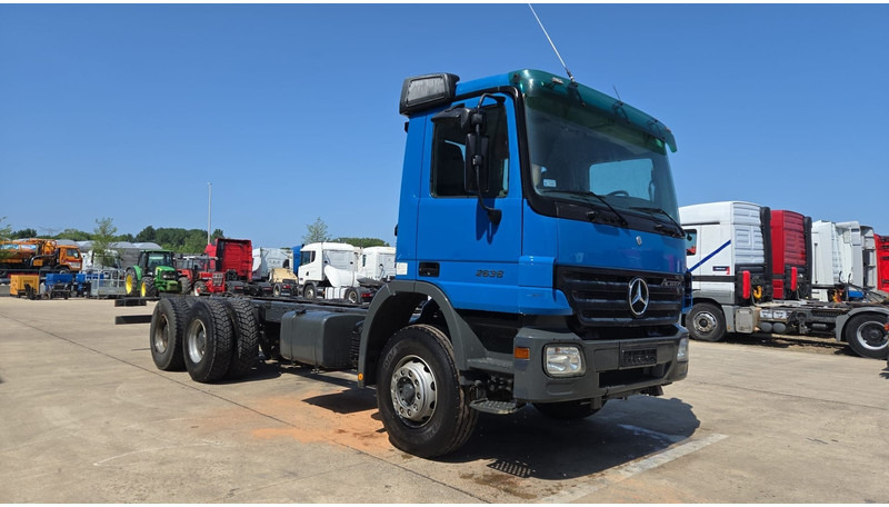 Mercedes-Benz Actros 2636 (MP2 / LAMES / STEEL SUSP. / BOITE MANUELLE / RETARDER !! / TRES PROPRE) - Chassis vrachtwagen: afbeelding 3 Mercedes-Benz Actros 2636 (MP2 / LAMES / STEEL SUSP. / BOITE MANUELLE / RETARDER !! / TRES PROPRE) - Chassis vrachtwagen: afbeelding 3