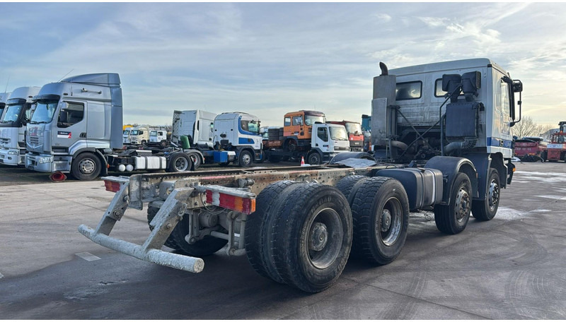 Mercedes-Benz Actros 3240 (EPS / 8X4 / LAMES / GRAND PONT / STEEL SUSP. / MP1) - Chassis vrachtwagen: afbeelding 4 Mercedes-Benz Actros 3240 (EPS / 8X4 / LAMES / GRAND PONT / STEEL SUSP. / MP1) - Chassis vrachtwagen: afbeelding 4