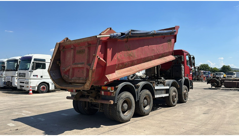 Mercedes-Benz Actros 4141 (8X6 / LAMES / STEEL / BIG AXLE / GRAND PONT / TAMBOURS / MANUAL GETRIEBE / MANUAL GEARBOX) - Kipper vrachtwagen: afbeelding 4 Mercedes-Benz Actros 4141 (8X6 / LAMES / STEEL / BIG AXLE / GRAND PONT / TAMBOURS / MANUAL GETRIEBE / MANUAL GEARBOX) - Kipper vrachtwagen: afbeelding 4