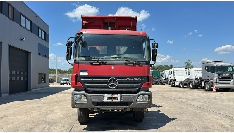 Mercedes-Benz Actros 4141 (8X6 / LAMES / STEEL / BIG AXLE / GRAND PONT / TAMBOURS / MANUAL GETRIEBE / MANUAL GEARBOX) - Kipper vrachtwagen: afbeelding 2 Mercedes-Benz Actros 4141 (8X6 / LAMES / STEEL / BIG AXLE / GRAND PONT / TAMBOURS / MANUAL GETRIEBE / MANUAL GEARBOX) - Kipper vrachtwagen: afbeelding 2