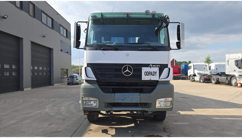 Mercedes-Benz Axor 3243 (BOITE MANUELLE / MANUAL GEARBOX / LAMES / 8X4 / MANUAL GETRIEBE) - Kipper vrachtwagen: afbeelding 2 Mercedes-Benz Axor 3243 (BOITE MANUELLE / MANUAL GEARBOX / LAMES / 8X4 / MANUAL GETRIEBE) - Kipper vrachtwagen: afbeelding 2