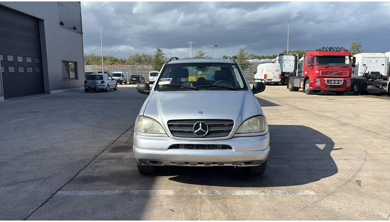 Mercedes-Benz M-Klasse ML 270 CDI - SUV: afbeelding 2 Mercedes-Benz M-Klasse ML 270 CDI - SUV: afbeelding 2