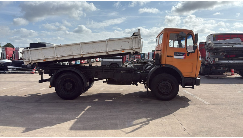 Mercedes-Benz SK 1628 (V8 / LAMES / GRAND PONT / POMPE MANUELLE) - Kipper vrachtwagen: afbeelding 4 Mercedes-Benz SK 1628 (V8 / LAMES / GRAND PONT / POMPE MANUELLE) - Kipper vrachtwagen: afbeelding 4