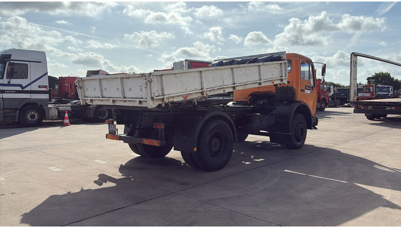 Mercedes-Benz SK 1628 (V8 / LAMES / GRAND PONT / POMPE MANUELLE) - Kipper vrachtwagen: afbeelding 5 Mercedes-Benz SK 1628 (V8 / LAMES / GRAND PONT / POMPE MANUELLE) - Kipper vrachtwagen: afbeelding 5