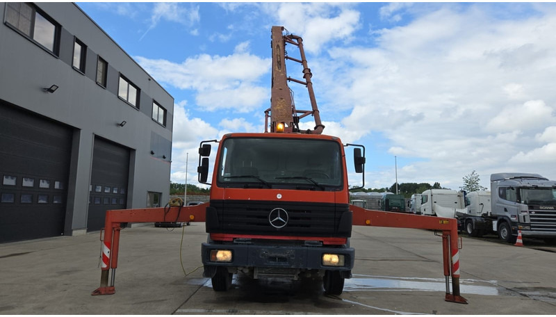 Mercedes-Benz SK 1824 (V6 / LAMES / GRAND PONT / PUTZMEISTER 24M/ JOYSTICK / RADIO) - Betonpomp: afbeelding 5 Mercedes-Benz SK 1824 (V6 / LAMES / GRAND PONT / PUTZMEISTER 24M/ JOYSTICK / RADIO) - Betonpomp: afbeelding 5