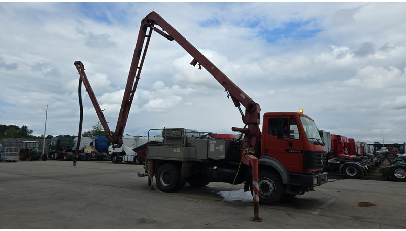 Mercedes-Benz SK 1824 (V6 / LAMES / GRAND PONT / PUTZMEISTER 24M/ JOYSTICK / RADIO) - Betonpomp: afbeelding 2 Mercedes-Benz SK 1824 (V6 / LAMES / GRAND PONT / PUTZMEISTER 24M/ JOYSTICK / RADIO) - Betonpomp: afbeelding 2