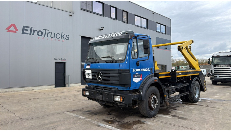 Mercedes-Benz SK 1831 (LAMES / STEEL SUSP. / V6 / BOITE MANUELLE / GRANT PONT / BIG AXLE) - Containertransporter/ Wissellaadbak vrachtwagen, Kraanwagen: afbeelding 1 Mercedes-Benz SK 1831 (LAMES / STEEL SUSP. / V6 / BOITE MANUELLE / GRANT PONT / BIG AXLE) - Containertransporter/ Wissellaadbak vrachtwagen, Kraanwagen: afbeelding 1