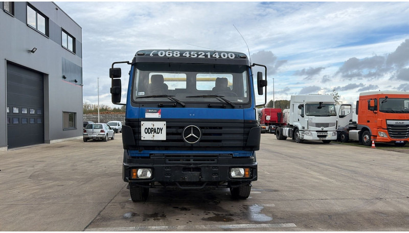 Mercedes-Benz SK 1831 (LAMES / STEEL SUSP. / V6 / BOITE MANUELLE / GRANT PONT / BIG AXLE) - Containertransporter/ Wissellaadbak vrachtwagen, Kraanwagen: afbeelding 2 Mercedes-Benz SK 1831 (LAMES / STEEL SUSP. / V6 / BOITE MANUELLE / GRANT PONT / BIG AXLE) - Containertransporter/ Wissellaadbak vrachtwagen, Kraanwagen: afbeelding 2
