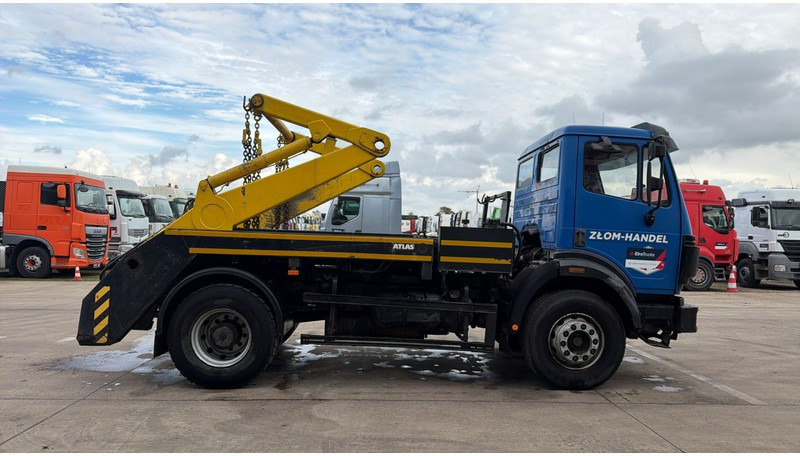 Mercedes-Benz SK 1831 (LAMES / STEEL SUSP. / V6 / BOITE MANUELLE / GRANT PONT / BIG AXLE) - Containertransporter/ Wissellaadbak vrachtwagen, Kraanwagen: afbeelding 3 Mercedes-Benz SK 1831 (LAMES / STEEL SUSP. / V6 / BOITE MANUELLE / GRANT PONT / BIG AXLE) - Containertransporter/ Wissellaadbak vrachtwagen, Kraanwagen: afbeelding 3