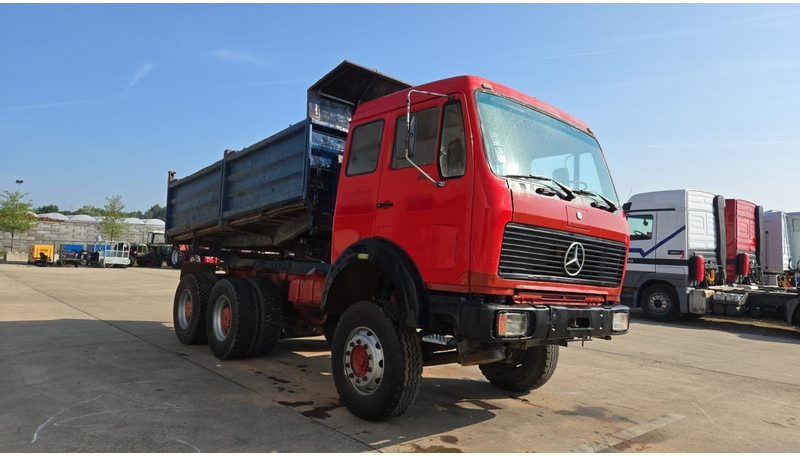 Mercedes-Benz SK 2226 (V8 / BOITE MANUELLE / POMPE MANUELLE / GRAND PONT / LAMES) - Kipper vrachtwagen: afbeelding 3 Mercedes-Benz SK 2226 (V8 / BOITE MANUELLE / POMPE MANUELLE / GRAND PONT / LAMES) - Kipper vrachtwagen: afbeelding 3