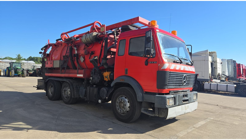 Mercedes-Benz SK 2435 (15.000 L / V8 AVEC 2X TURBO / BOITE MANUELLE / TRES BONNE ETAT / GRAND PONT) - Vacuümwagen: afbeelding 3 Mercedes-Benz SK 2435 (15.000 L / V8 AVEC 2X TURBO / BOITE MANUELLE / TRES BONNE ETAT / GRAND PONT) - Vacuümwagen: afbeelding 3