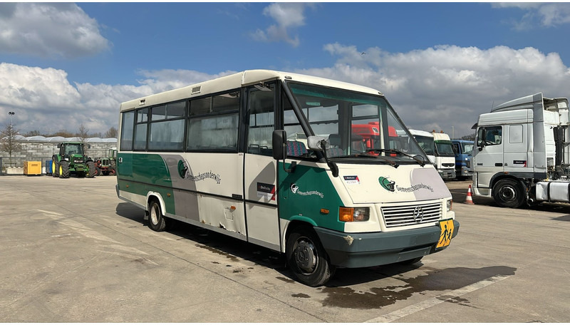 Mercedes-Benz Vario 614 (BELGIAN BUS / MANUAL PUMP / POMPE MANUELLE / BOITE MANUELLE / LAMES) - Stadsbus: afbeelding 3 Mercedes-Benz Vario 614 (BELGIAN BUS / MANUAL PUMP / POMPE MANUELLE / BOITE MANUELLE / LAMES) - Stadsbus: afbeelding 3