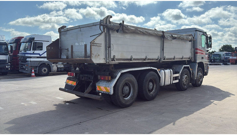 Mercedes-Benz actros 3241 (8X4 / LAMES / GRAND PONT / GRAND BENNE / 3 PONTS / TRES BONNE ETAT) - Kipper vrachtwagen: afbeelding 5 Mercedes-Benz actros 3241 (8X4 / LAMES / GRAND PONT / GRAND BENNE / 3 PONTS / TRES BONNE ETAT) - Kipper vrachtwagen: afbeelding 5