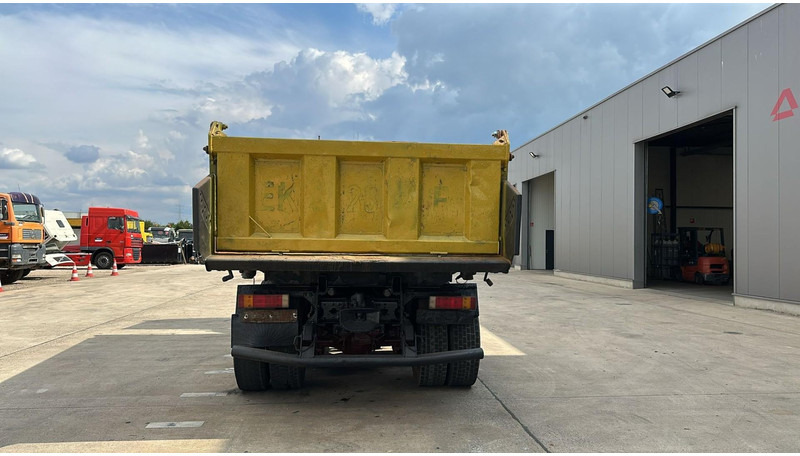 Renault Kerax 385 (POMPE MANUELLE / MANUAL PUMP / 6X4 / LAMES / GRAND PONT) - Kipper vrachtwagen: afbeelding 5 Renault Kerax 385 (POMPE MANUELLE / MANUAL PUMP / 6X4 / LAMES / GRAND PONT) - Kipper vrachtwagen: afbeelding 5