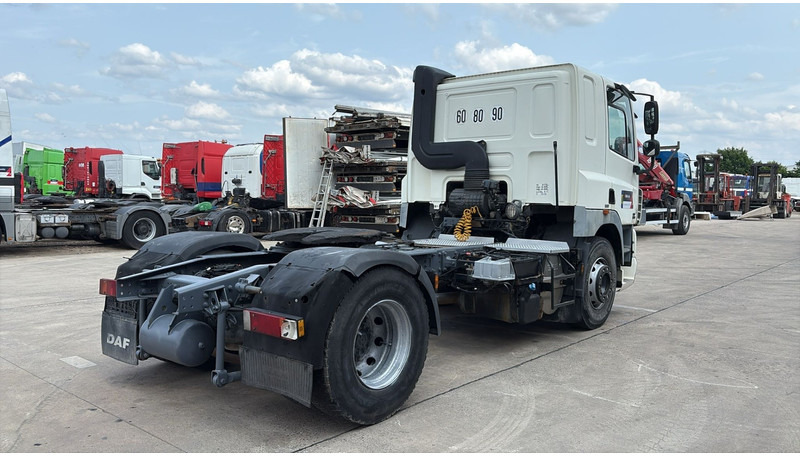 DAF 85 CF 410 (LOW CABIN / PETIT CABINE / TRES PROPRE / CLEAN CONDITION) - Trekker: afbeelding 5 DAF 85 CF 410 (LOW CABIN / PETIT CABINE / TRES PROPRE / CLEAN CONDITION) - Trekker: afbeelding 5