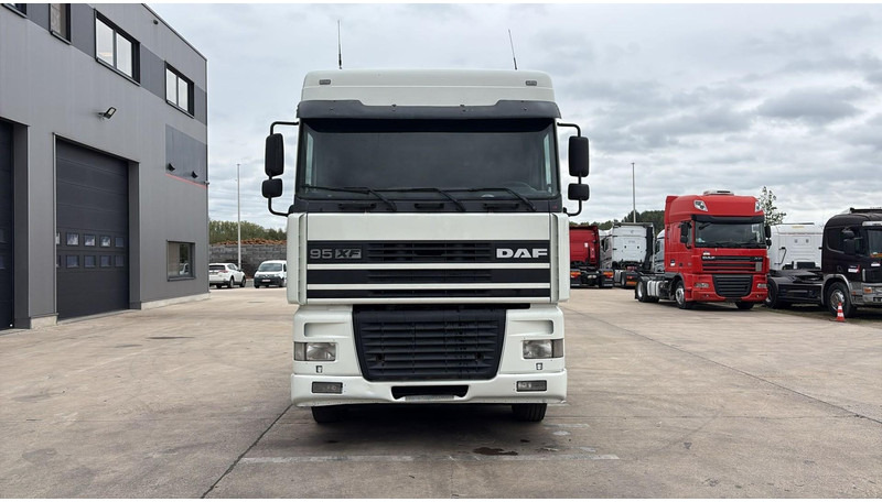 DAF 95 XF 430 (EURO 3 / BOITE MANUELLE / MANUAL GEARBOX) - Trekker: afbeelding 2 DAF 95 XF 430 (EURO 3 / BOITE MANUELLE / MANUAL GEARBOX) - Trekker: afbeelding 2