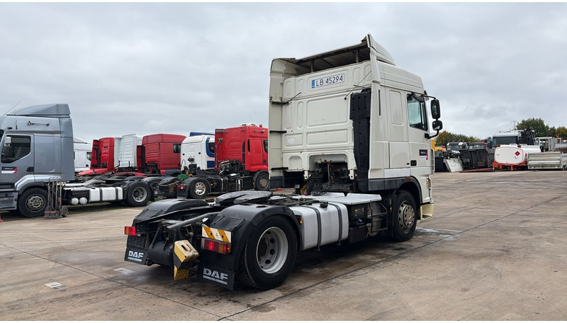 DAF XF 105.460 (BOITE MANUELLE / MANUAL GEARBOX) - Trekker: afbeelding 4 DAF XF 105.460 (BOITE MANUELLE / MANUAL GEARBOX) - Trekker: afbeelding 4