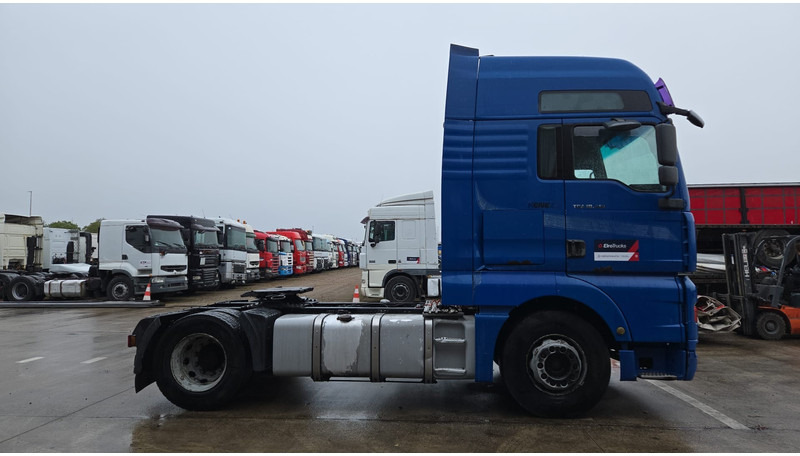 MAN TGA 18.410 (864.000 KM / MANUAL PUMP / MANUAL GEARBOX / RETARDER / POMPE MANUELLE) - Trekker: afbeelding 4 MAN TGA 18.410 (864.000 KM / MANUAL PUMP / MANUAL GEARBOX / RETARDER / POMPE MANUELLE) - Trekker: afbeelding 4