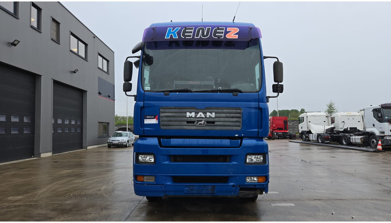 MAN TGA 18.410 (864.000 KM / MANUAL PUMP / MANUAL GEARBOX / RETARDER / POMPE MANUELLE) - Trekker: afbeelding 2 MAN TGA 18.410 (864.000 KM / MANUAL PUMP / MANUAL GEARBOX / RETARDER / POMPE MANUELLE) - Trekker: afbeelding 2