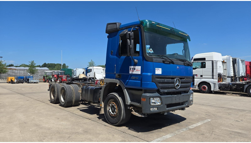 Mercedes-Benz Actros 2641 (LAMES / STEEL SUSP. / EPS / 3 PEDALES / GRAND PONT) - Trekker: afbeelding 2 Mercedes-Benz Actros 2641 (LAMES / STEEL SUSP. / EPS / 3 PEDALES / GRAND PONT) - Trekker: afbeelding 2