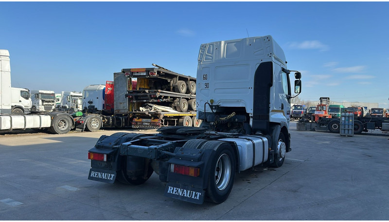 Renault Premium 420 (TRES PROPRE / PARFAIT ETAT / BOITE MANUELLE / MANUAL GEARBOX) - Trekker: afbeelding 4 Renault Premium 420 (TRES PROPRE / PARFAIT ETAT / BOITE MANUELLE / MANUAL GEARBOX) - Trekker: afbeelding 4