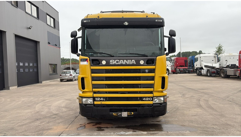 Scania 124-420 (6X2 / 8 TYRES / ORIGINAL TRACTOR UNIT / FRONT STEEL) - Trekker: afbeelding 2 Scania 124-420 (6X2 / 8 TYRES / ORIGINAL TRACTOR UNIT / FRONT STEEL) - Trekker: afbeelding 2