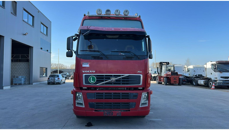 Volvo FH 400 (MANUAL GEARBOX / EURO 5 / BOITE MANUELLE) - Trekker: afbeelding 2 Volvo FH 400 (MANUAL GEARBOX / EURO 5 / BOITE MANUELLE) - Trekker: afbeelding 2