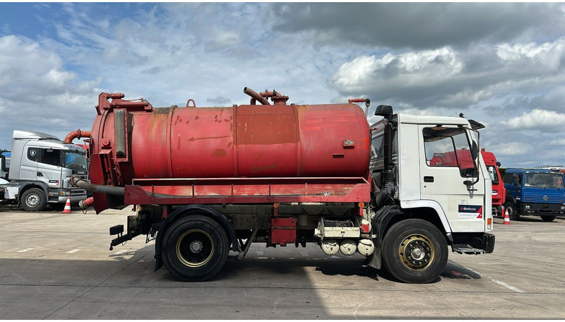Volvo FL 10 - 280 (12.000L / POMPE MANUELLE / MANUAL PUMP / BOITE MANUELLE / MANUAL GEARBOX) - Vacuümwagen: afbeelding 4 Volvo FL 10 - 280 (12.000L / POMPE MANUELLE / MANUAL PUMP / BOITE MANUELLE / MANUAL GEARBOX) - Vacuümwagen: afbeelding 4