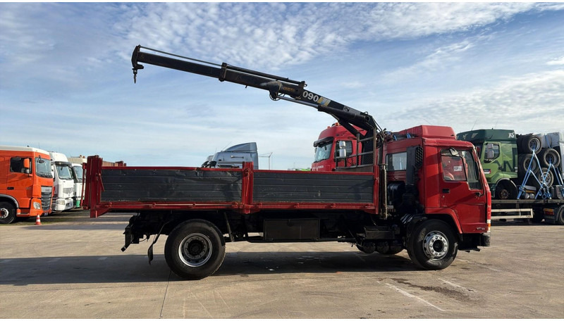 Volvo FL 10 - 320 (MANUAL PUMP / STEEL SUSP. / CRANE / LAMES / POMPE MANUELLE) - Vrachtwagen met open laadbak, Kraanwagen: afbeelding 4 Volvo FL 10 - 320 (MANUAL PUMP / STEEL SUSP. / CRANE / LAMES / POMPE MANUELLE) - Vrachtwagen met open laadbak, Kraanwagen: afbeelding 4