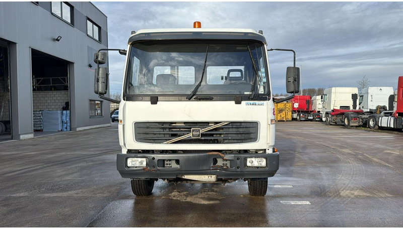 Volvo FL 220 (BELGIAN TRUCK / CAMION BELGE / MANUAL GEARBOX / BOITE MANUELLE) - Chassis vrachtwagen: afbeelding 4 Volvo FL 220 (BELGIAN TRUCK / CAMION BELGE / MANUAL GEARBOX / BOITE MANUELLE) - Chassis vrachtwagen: afbeelding 4