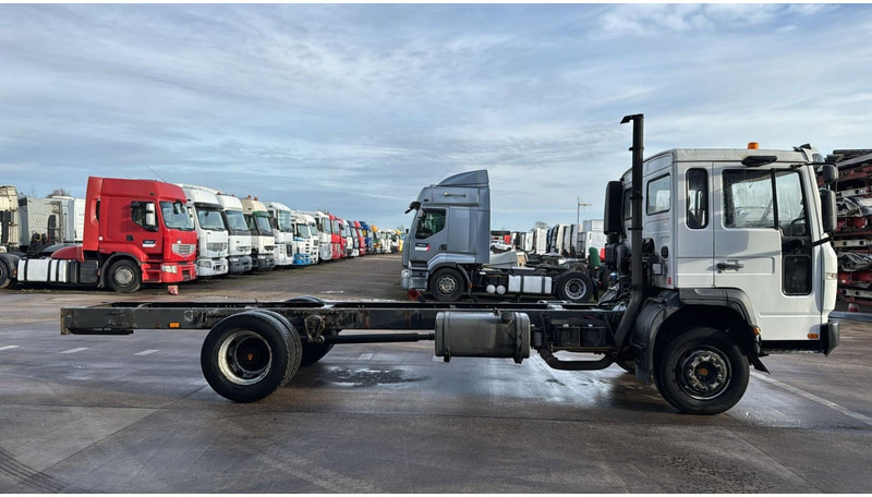 Volvo FL 220 (BELGIAN TRUCK / CAMION BELGE / MANUAL GEARBOX / BOITE MANUELLE) - Chassis vrachtwagen: afbeelding 3 Volvo FL 220 (BELGIAN TRUCK / CAMION BELGE / MANUAL GEARBOX / BOITE MANUELLE) - Chassis vrachtwagen: afbeelding 3