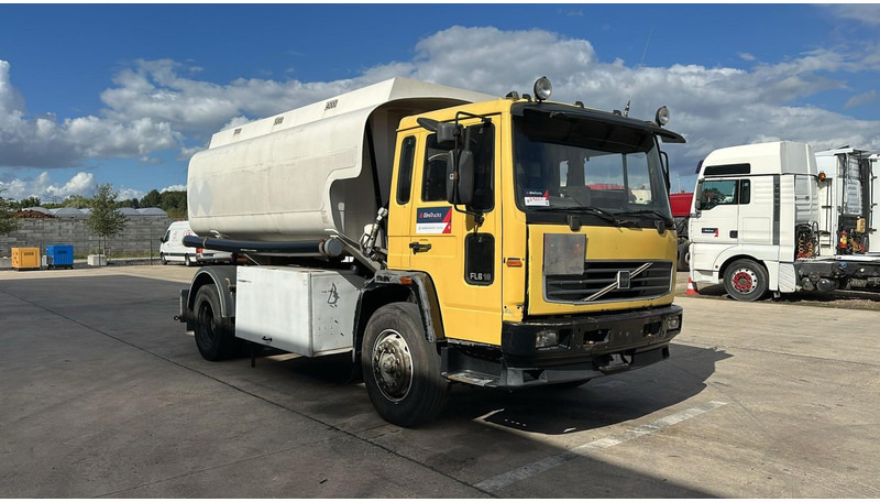 Volvo FL 6-18 (12400 LITERS / 3 COMPARTIMENTS / EURO 2 / STEEL SUSP. / LAMES) - Tankwagen: afbeelding 3 Volvo FL 6-18 (12400 LITERS / 3 COMPARTIMENTS / EURO 2 / STEEL SUSP. / LAMES) - Tankwagen: afbeelding 3