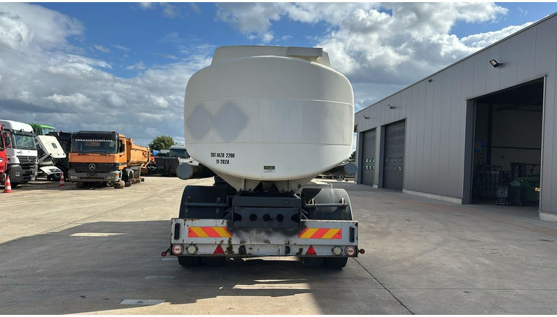 Volvo FL 6-18 (12400 LITERS / 3 COMPARTIMENTS / EURO 2 / STEEL SUSP. / LAMES) - Tankwagen: afbeelding 5 Volvo FL 6-18 (12400 LITERS / 3 COMPARTIMENTS / EURO 2 / STEEL SUSP. / LAMES) - Tankwagen: afbeelding 5