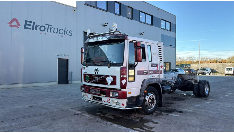 Volvo FL 6 - 220 (MANUAL GEARBOX / BOITE MANUELLE / 8 TONNES) - Chassis vrachtwagen: afbeelding 1 Volvo FL 6 - 220 (MANUAL GEARBOX / BOITE MANUELLE / 8 TONNES) - Chassis vrachtwagen: afbeelding 1