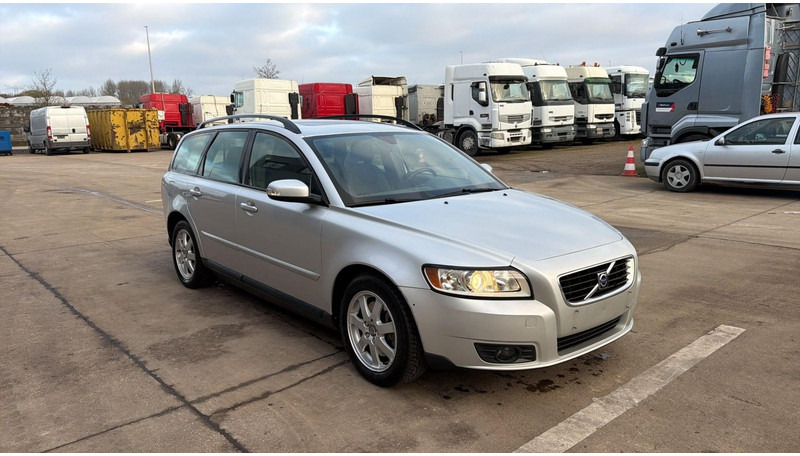 Volvo V50 (BELGIAN CAR / AIRCO / AUTOMATIC GEARBOX / EURO 5) - Personenwagen: afbeelding 3 Volvo V50 (BELGIAN CAR / AIRCO / AUTOMATIC GEARBOX / EURO 5) - Personenwagen: afbeelding 3