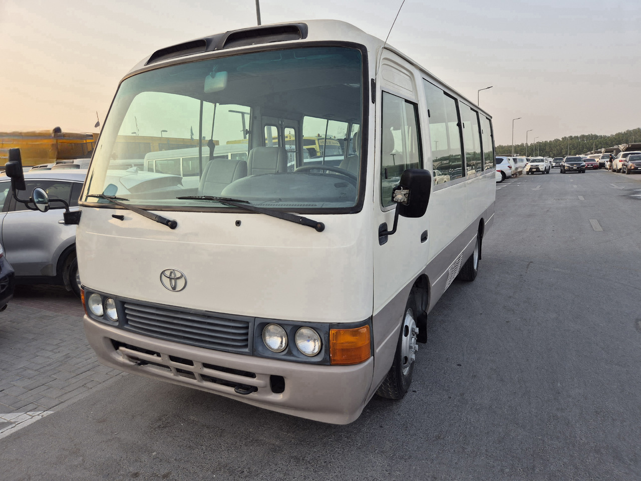 TOYOTA Coaster ... Nos bus -Originaires TOYOTA ...pas Chinois... T72 ... - Minibus, Personenvervoer: afbeelding 2 TOYOTA Coaster ... Nos bus -Originaires TOYOTA ...pas Chinois... T72 ... - Minibus, Personenvervoer: afbeelding 2