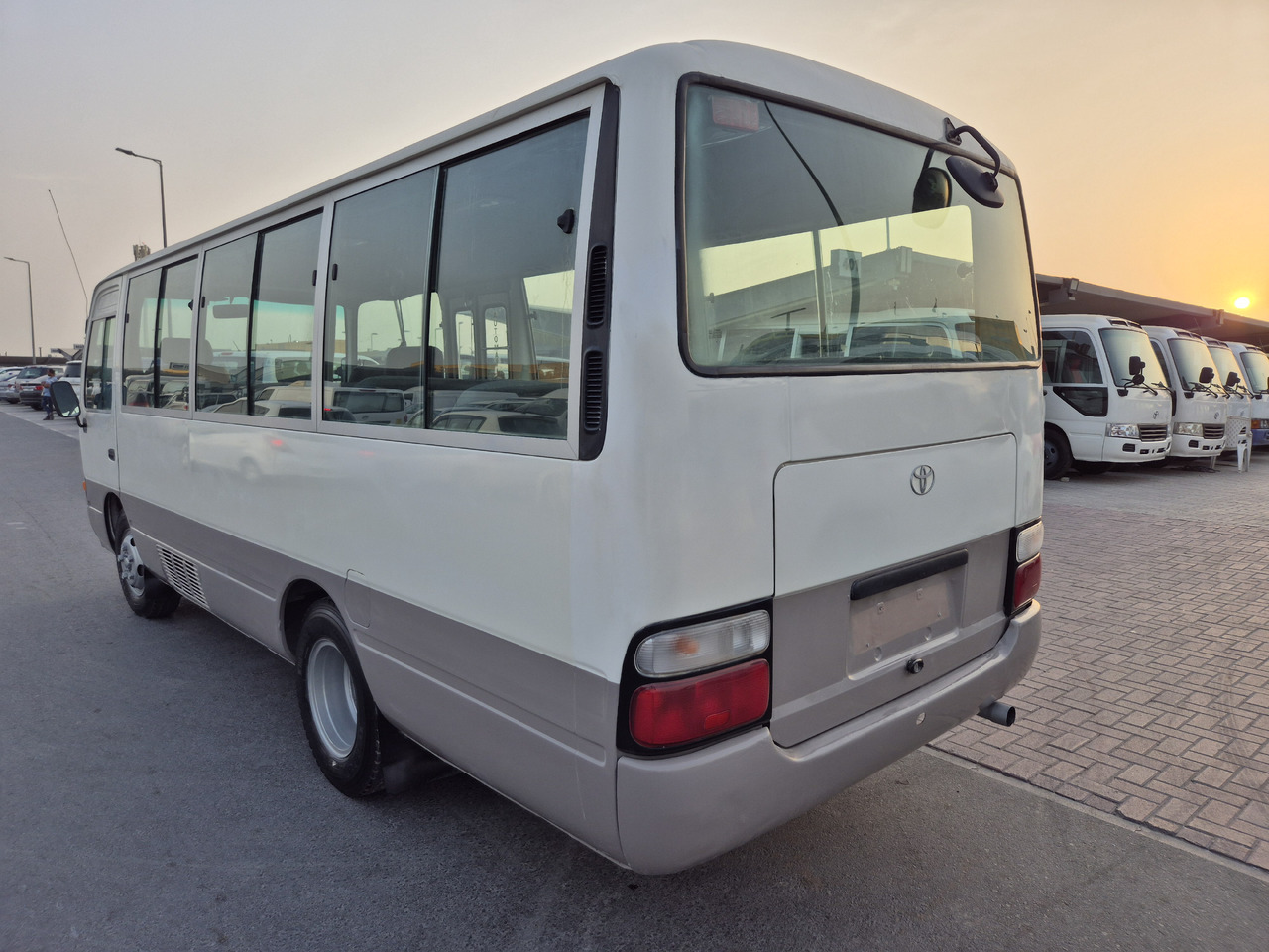 TOYOTA Coaster ... Nos bus -Originaires TOYOTA ...pas Chinois... T72 ... - Minibus, Personenvervoer: afbeelding 3 TOYOTA Coaster ... Nos bus -Originaires TOYOTA ...pas Chinois... T72 ... - Minibus, Personenvervoer: afbeelding 3