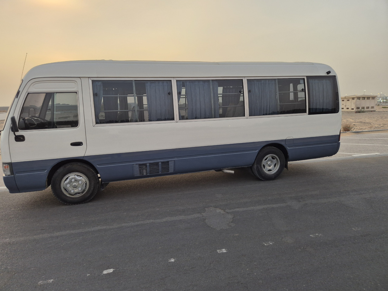 Toyota Coaster ... 30 places - climatisé - Minibus, Personenvervoer: afbeelding 3 Toyota Coaster ... 30 places - climatisé - Minibus, Personenvervoer: afbeelding 3