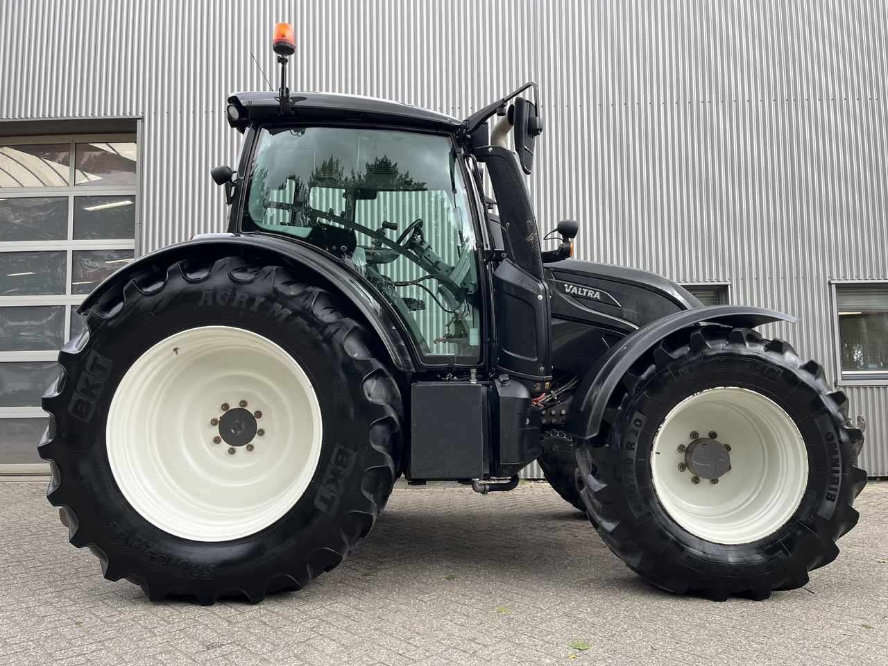 Valtra N174 Active - Tractor: afbeelding 2 Valtra N174 Active - Tractor: afbeelding 2