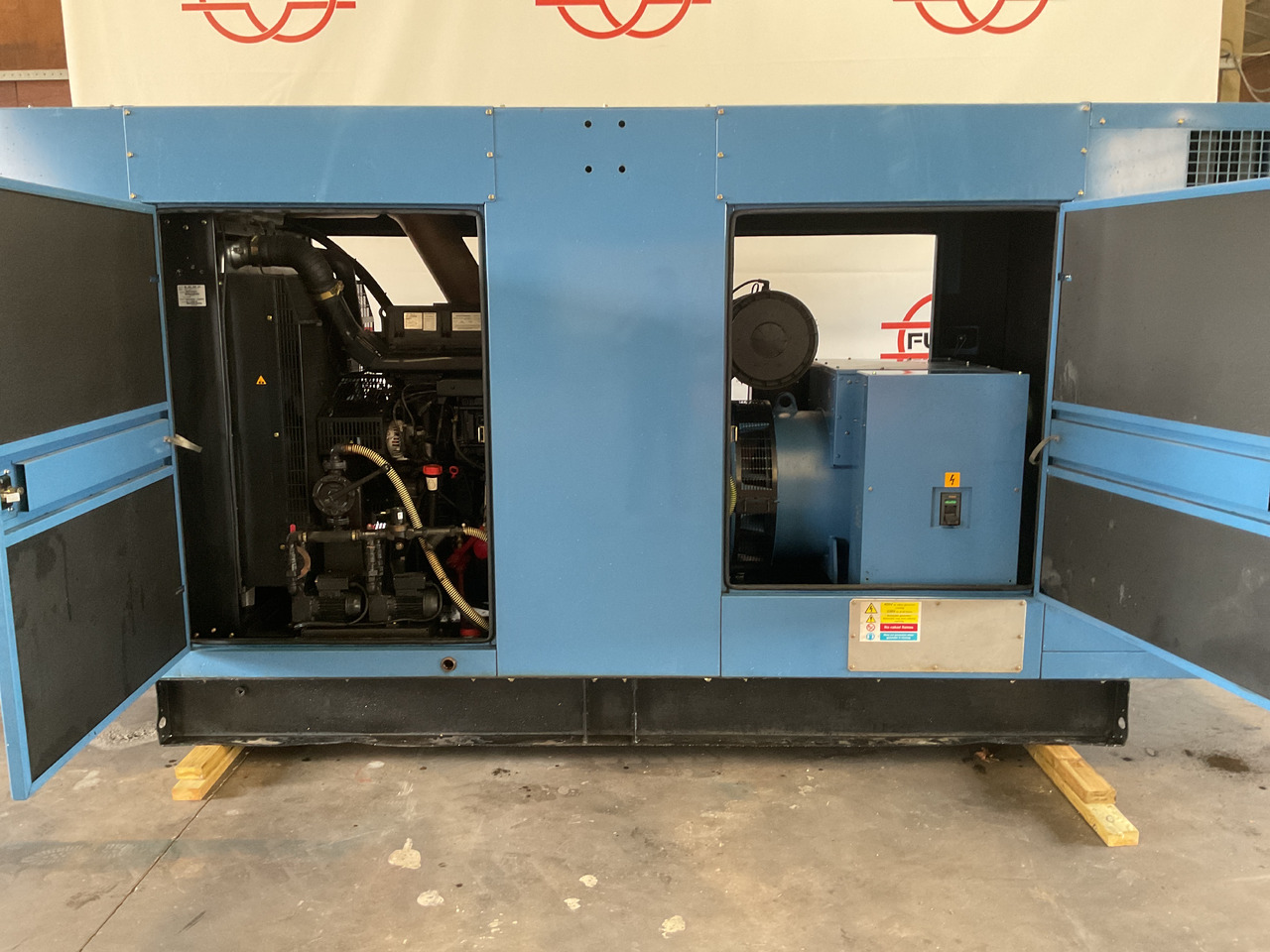 Volvo 500KVA, Generatorset. Like brand new. 98 Running hours since new! - Industrie generator: afbeelding 1 Volvo 500KVA, Generatorset. Like brand new. 98 Running hours since new! - Industrie generator: afbeelding 1