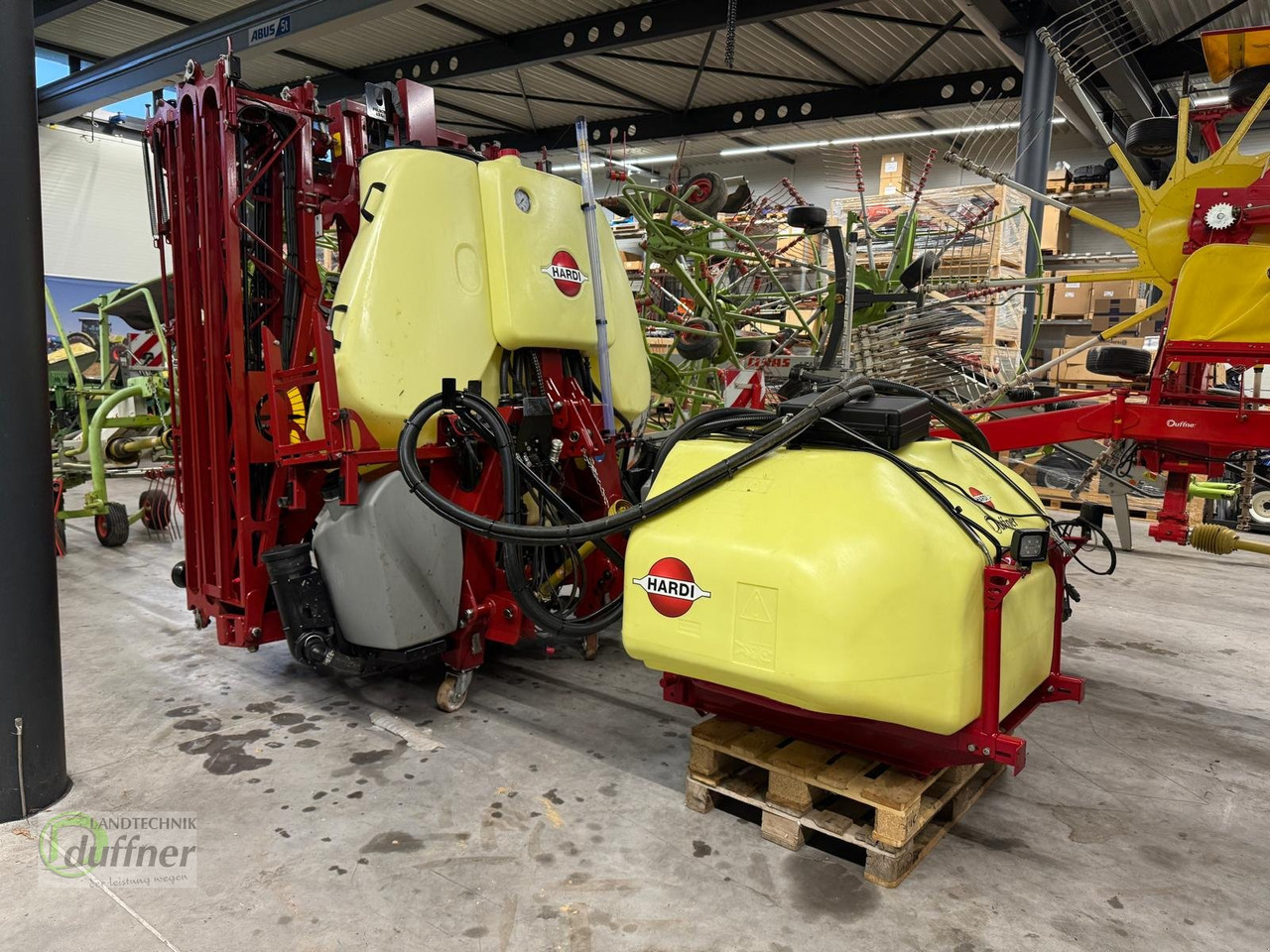 Hardi Mega 12 1200 Smart ISOBUS - Getrokken veldspuit: afbeelding 2 Hardi Mega 12 1200 Smart ISOBUS - Getrokken veldspuit: afbeelding 2