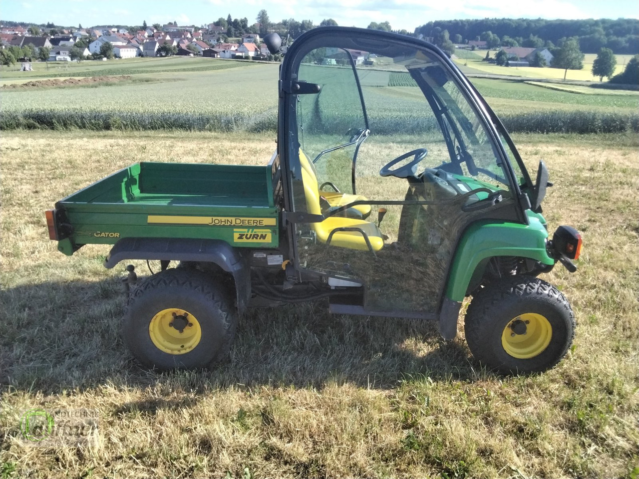 John Deere Gator 4X2 - Quad: afbeelding 1 John Deere Gator 4X2 - Quad: afbeelding 1
