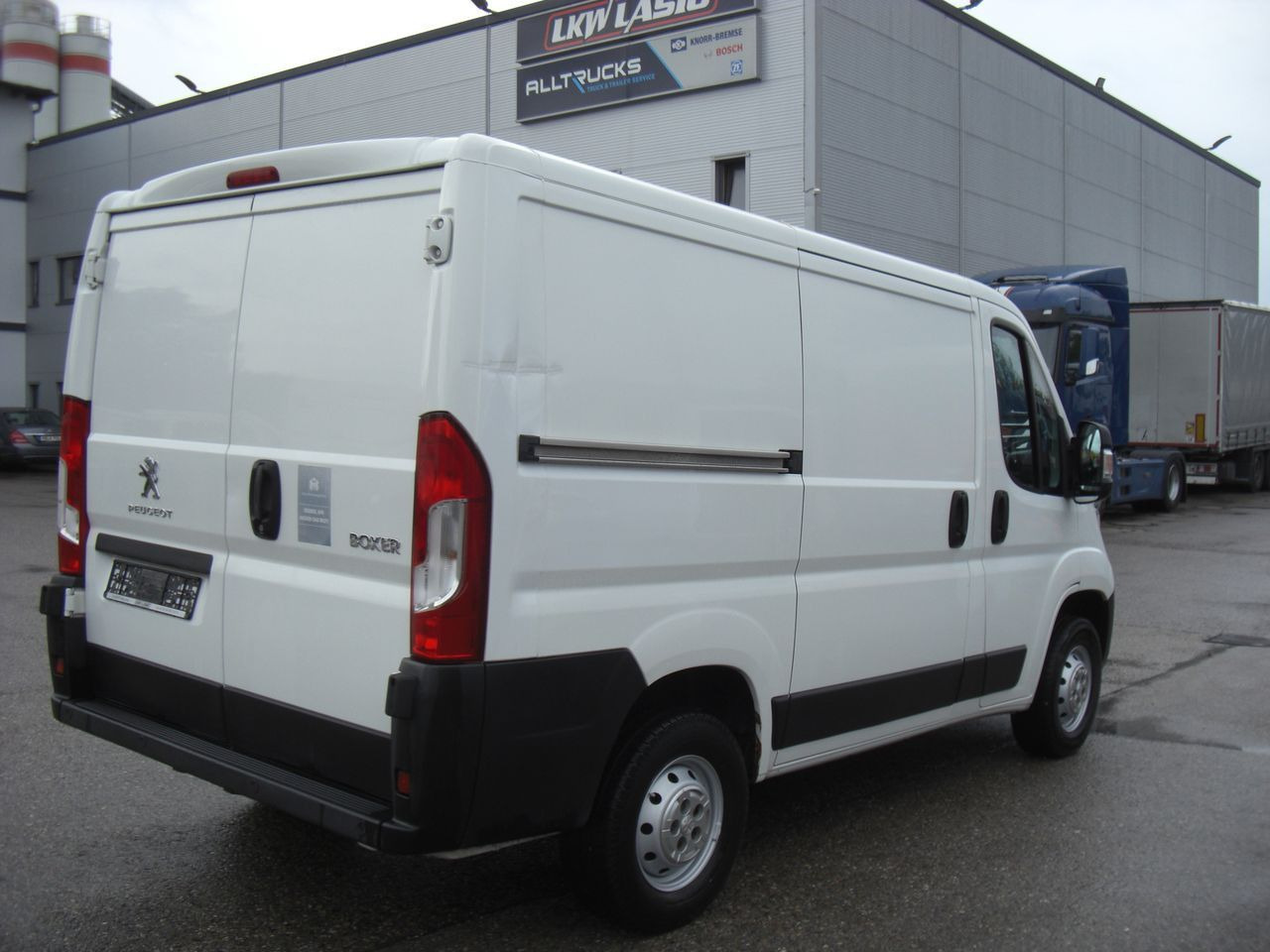 Peugeot BOXER 2,0 KURZ/NIEDRIG - Kleine bestelwagen: afbeelding 3 Peugeot BOXER 2,0 KURZ/NIEDRIG - Kleine bestelwagen: afbeelding 3