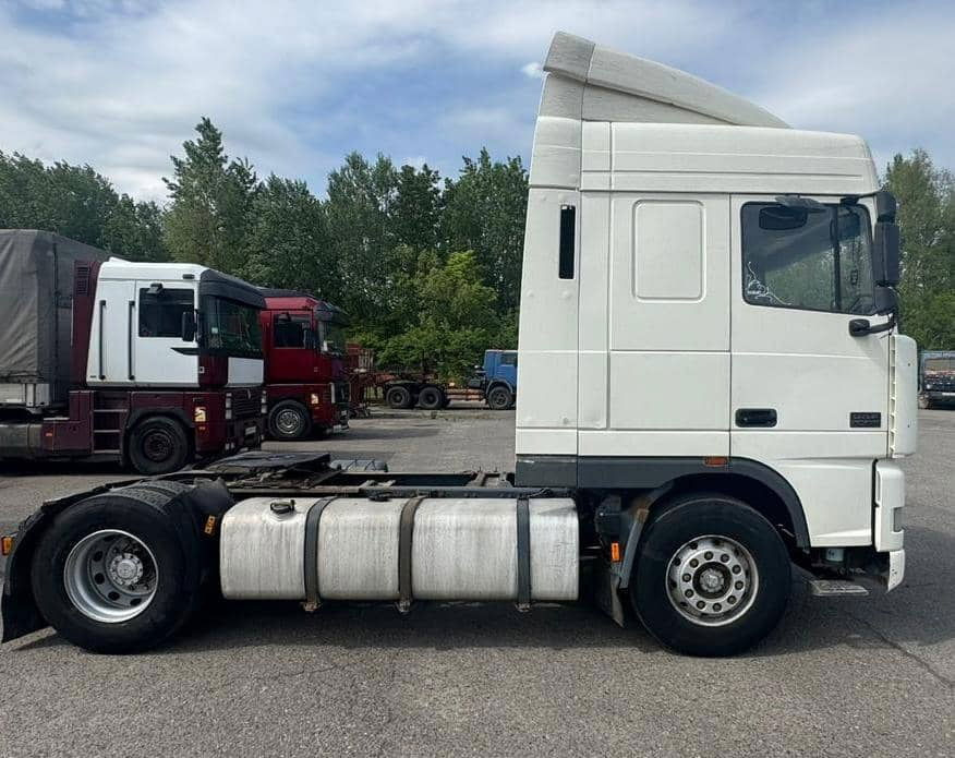 DAF XF 95 Tractor unit - Trekker: afbeelding 2 DAF XF 95 Tractor unit - Trekker: afbeelding 2