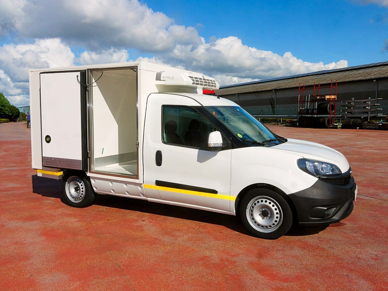 Fiat DOBLO 1.6 KUHLKOFFER THERMOKING MT A/C - Koelwagen: afbeelding 3 Fiat DOBLO 1.6 KUHLKOFFER THERMOKING MT A/C - Koelwagen: afbeelding 3