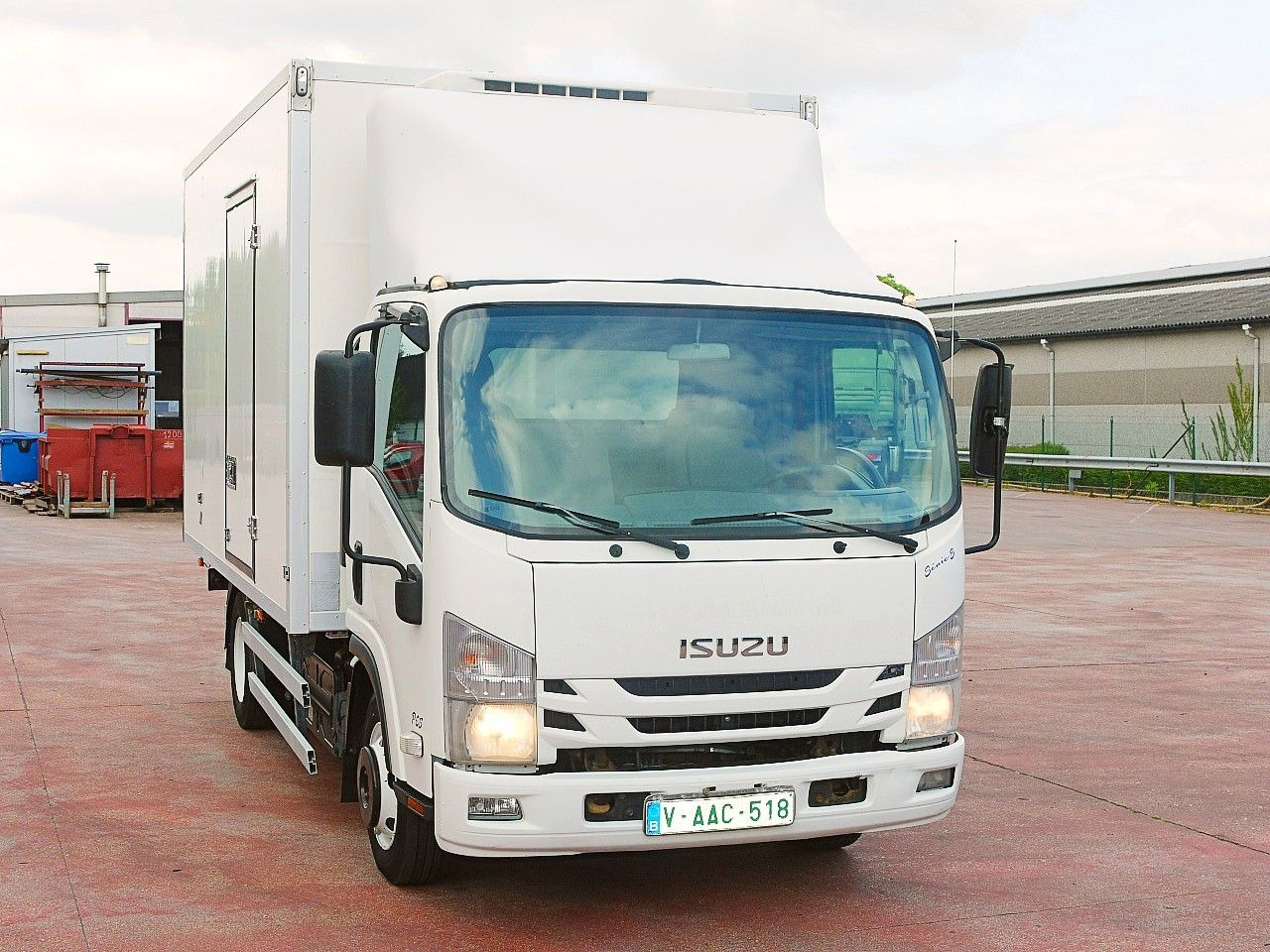 Isuzu N2R 75 KUHLKOFFER THERMOKING V500 MAX €6 - Koelwagen: afbeelding 1 Isuzu N2R 75 KUHLKOFFER THERMOKING V500 MAX €6 - Koelwagen: afbeelding 1